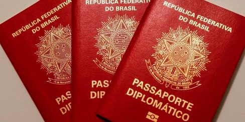 Passaporte diplomático
 Passaporte diplomático