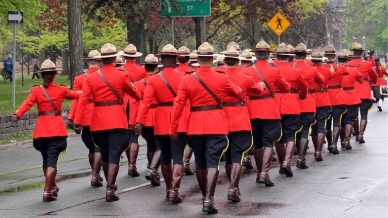 Polícia montada canadense
Polícia montada canadense